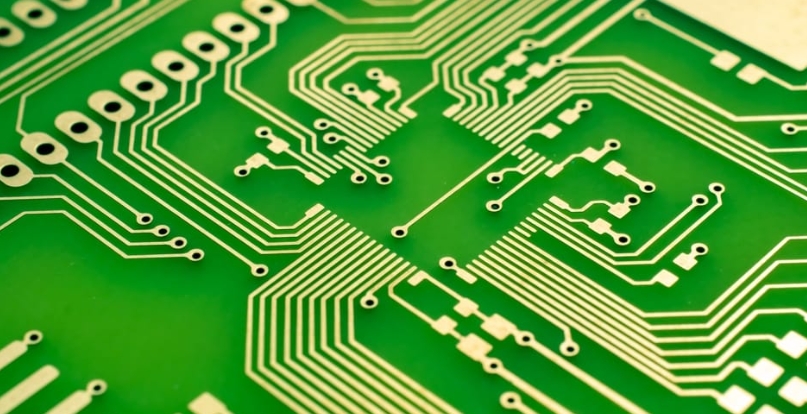 How to prevent crosstalk in mid low loss pcb? - PCB@